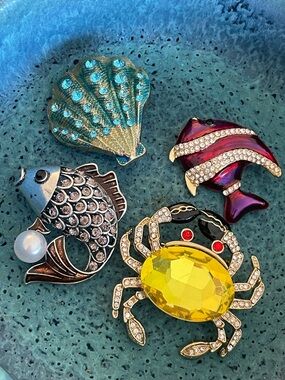 Ocean Brooch Bundle Crab Fish Shell Coastal Resort Vacation Statement Jewelry Se
